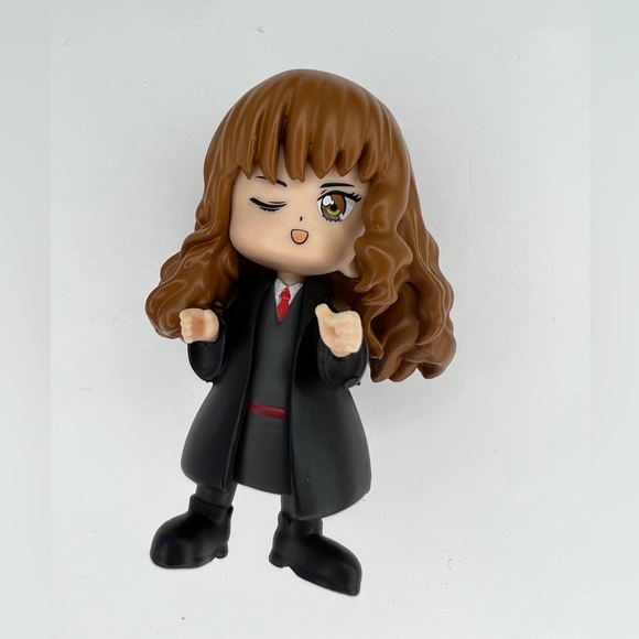 Harry Potter Hermione Granger Magical Capsules Series 3 Gold YuMe Toys 2020 - Picture 2 of 11
